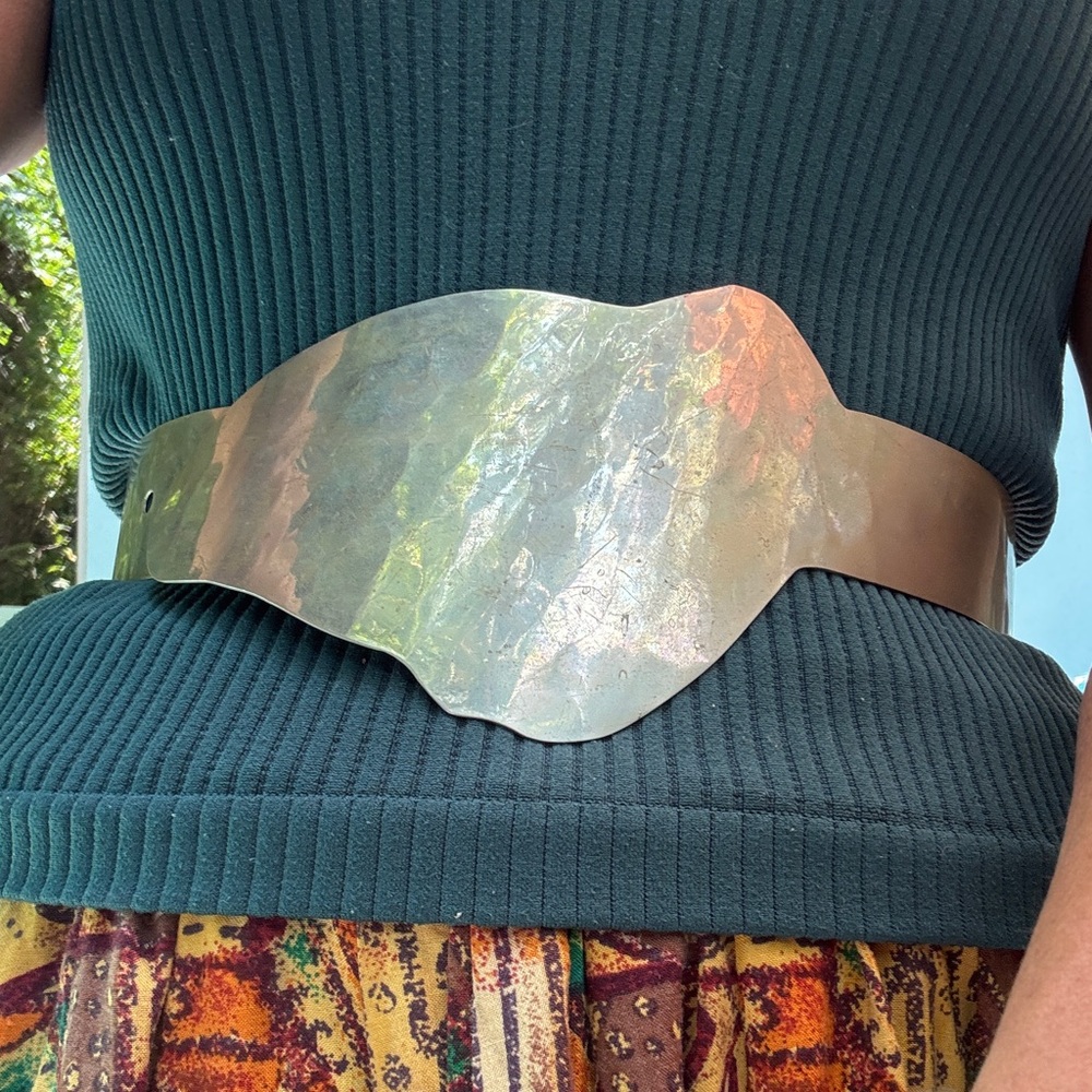 Unique Hammered Metal Waist Belt - Iridescent Silver-Tone